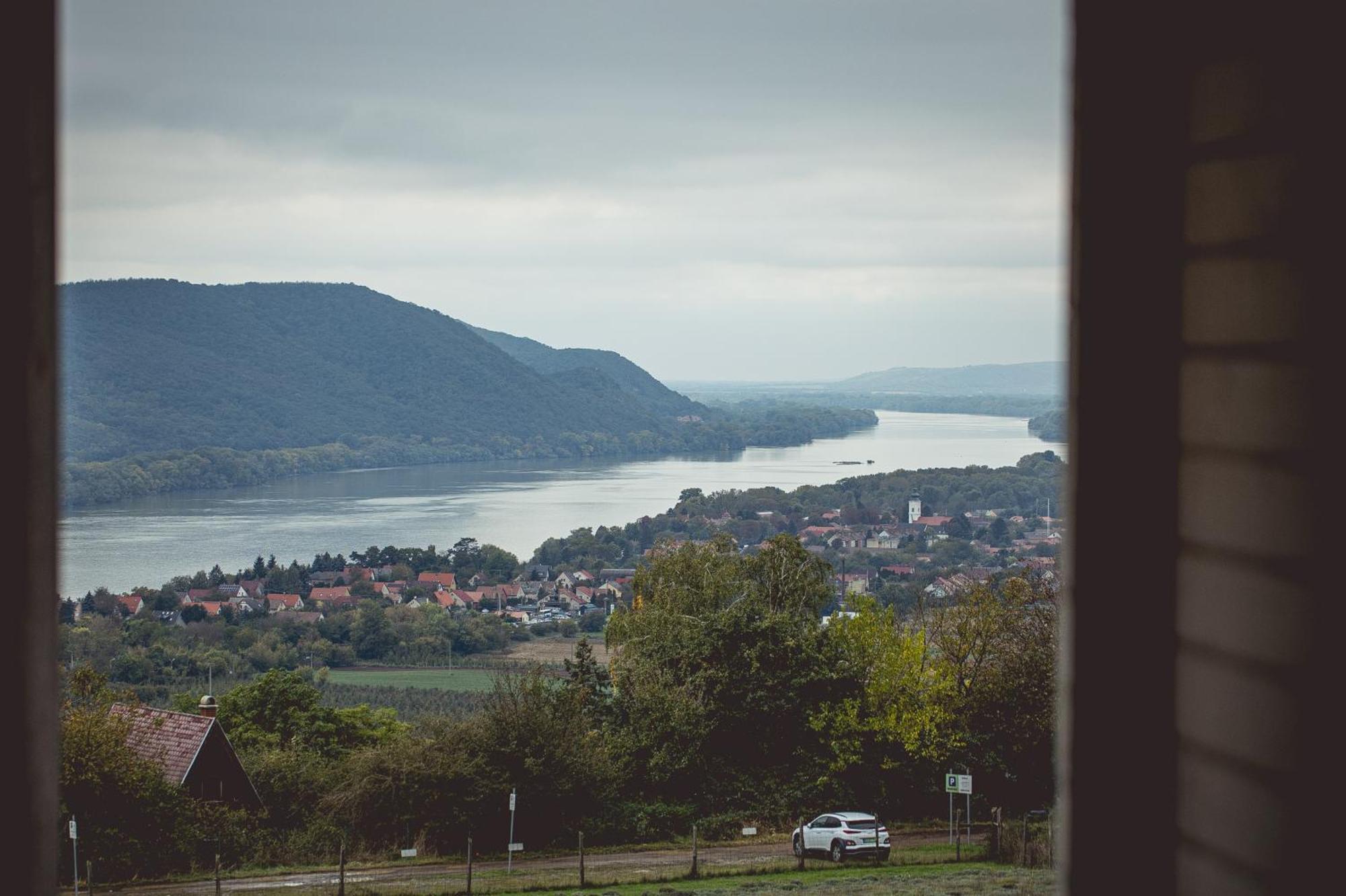 Natura Hill Zebegeny - Butik Szobak Es Etterem Bagian luar foto